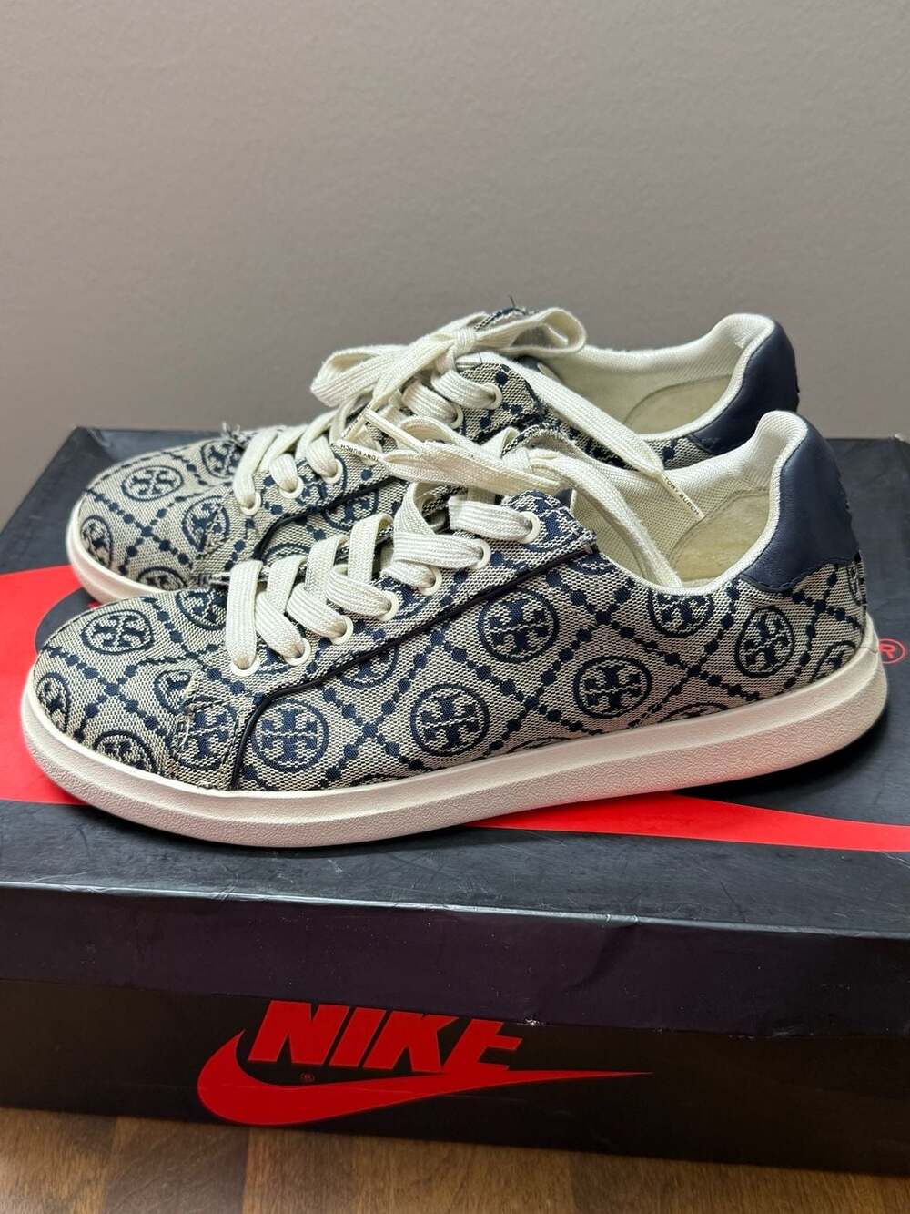 8W Tory Burch Howell T Monogram Jacquard Sneakers - Picture 3 of 6